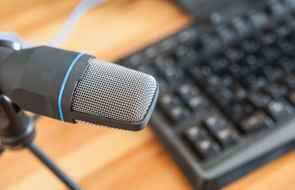 microphone used at a home office desk for making better sales calls 